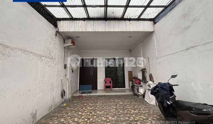 Rumah Disewakan Jelambar 3 Lantai - LT 90m2 Semi Furnished 2