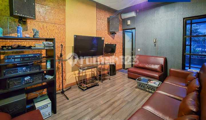 Rumah Dijual 2 Lantai Siap Huni Cluster Mega Kebon Jeruk LT 240M2 2