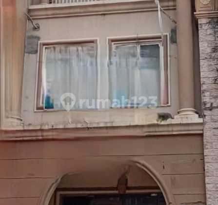 Shop house in Cordoba PIK, size 5x15m, 2-story building, still in good condition, suitable for office use.