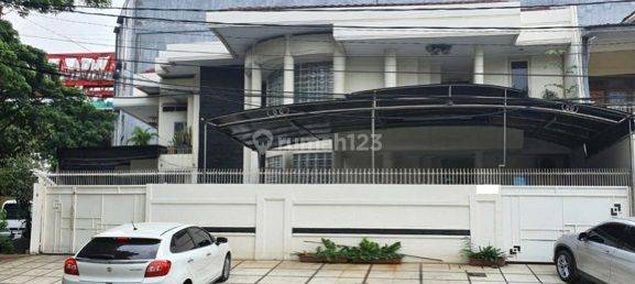 Rumah Gading Design Interior Kondisi Full Furnish Luas 377m Posisi Hook 1