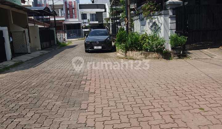 rumah hoek danau indah hadap timur utara jalan lebar bangunan masih bagus dan rapi 2
