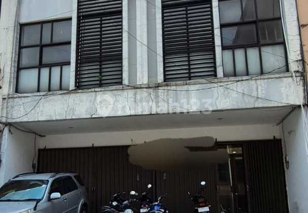 Adjacent Shop House in Sunter with 81M Area, South Facing, Already Elevated from the Road