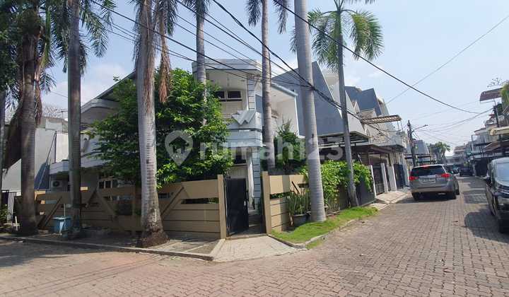 rumah hoek danau indah hadap timur utara jalan lebar bangunan masih bagus dan rapi rumah hoek danau indah hadap timur utara jalan lebar bangunan masih bagus dan rapi