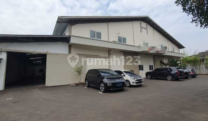 Warehouse area 2100m facing northwest, can accommodate containers.