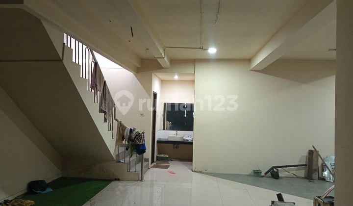 ruko gandeng pinggir jalan luas 150m hadap selatan kondisi bangunan siap pakai ruko gandeng pinggir jalan luas 150m hadap selatan kondisi bangunan siap pakai