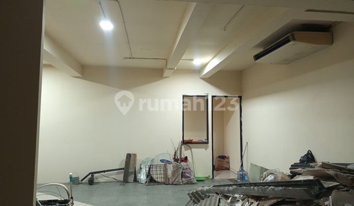 ruko gandeng pinggir jalan luas 150m hadap selatan kondisi bangunan siap pakai ruko gandeng pinggir jalan luas 150m hadap selatan kondisi bangunan siap pakai