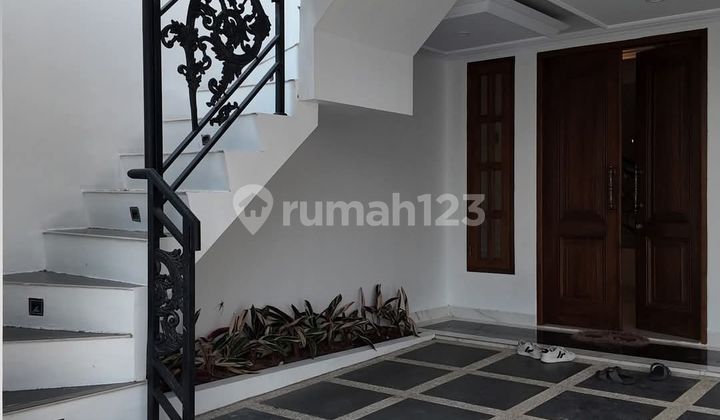 Di Jual Rumah Tipe American Classic 3 Lantai Di Dalam Townhouse Jagakarsa , Jakarta Selatan 2