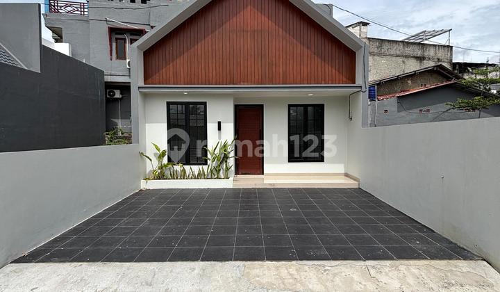 Scandinavian House With Rooftop Jagakarsa Jakarta Selatan