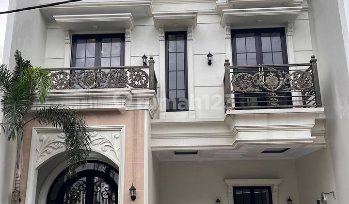 For Sale Modern Classic Luxury House 2.5 Floors + Rooftop Inside a Cluster Strategic Location in Ciganjur Jagakarsa City - South Jakarta 2