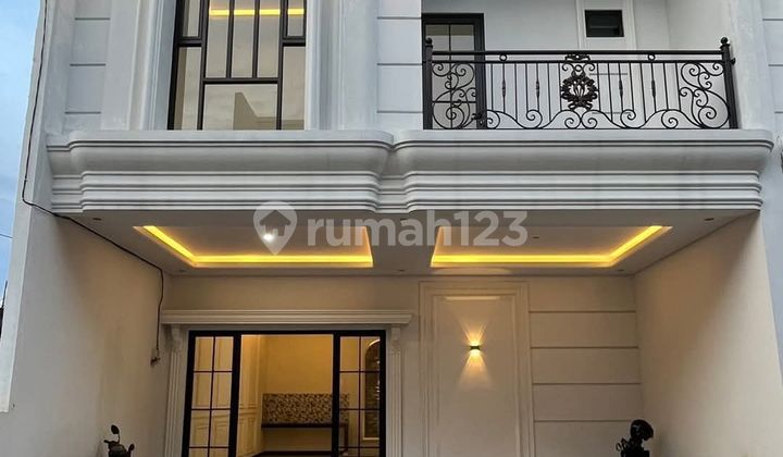 For Sale Rumah American Classic di Dalam Cluster di Ciganjur Jagakarsa Kota - Jakarta Selatan