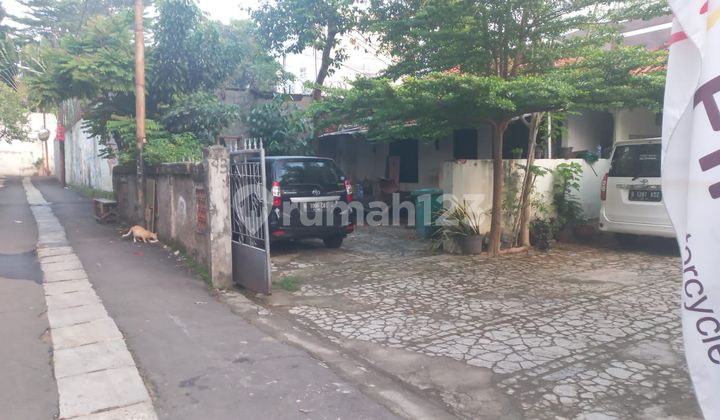 For Sale Main House Plus Boarding Rooms, Rentals, and Kiosk in the Elite Kemang Area, South Jakarta