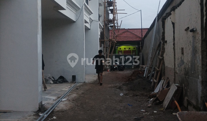 Rumah Baru Rooftop di Jagakarsa - Cuma 750 Juta! Rumah Baru Rooftop di Jagakarsa - Cuma 750 Juta!