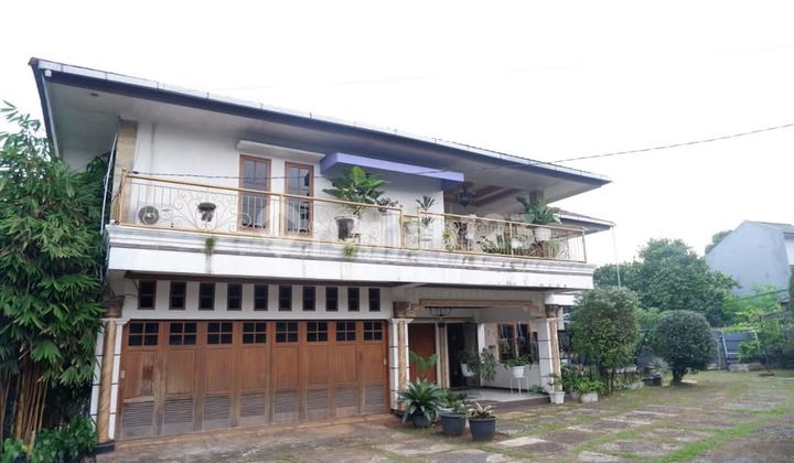 For Sale: 3-Story Luxury House in Radar Auri, Cimanggis, Depok, Fully Furnished with a Spacious Yard.