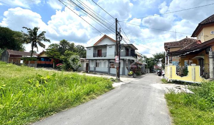 Near UII UGM Campus, Sleman Land by the Road Ready to Build