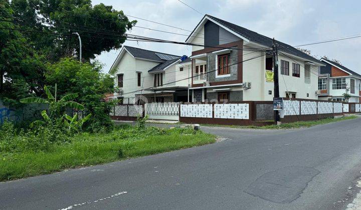 Tepi Jalan Aspal, Dekat Berbagai Fasilitas Umum 1