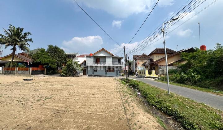 Area Jalan Kaliurang Km10, SHMP Tepi Jalan Aspal Lebar
