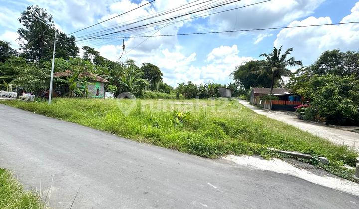 Near UII UGM Campus, Sleman Land by the Road Ready to Build