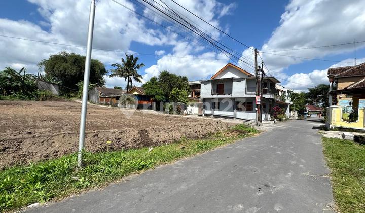 Premium Location in North Yogyakarta, Close to Various Tourist Attractions Premium Location in North Yogyakarta, Close to Various Tourist Attractions