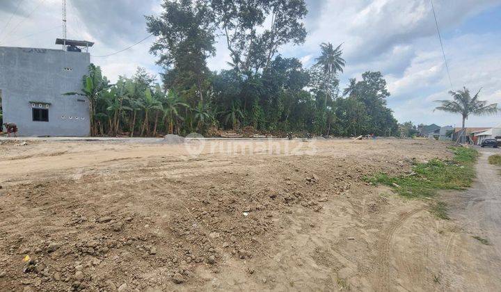 Dekat Kampus Unriyo, Tanah Utara Stadion Maguwoharjo 1