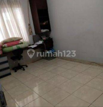 Rumah Grisenda Disewakan Hadap Taman 5