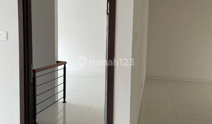 Rumah 3 lantai Bagus dengan Jalan Lebar 3