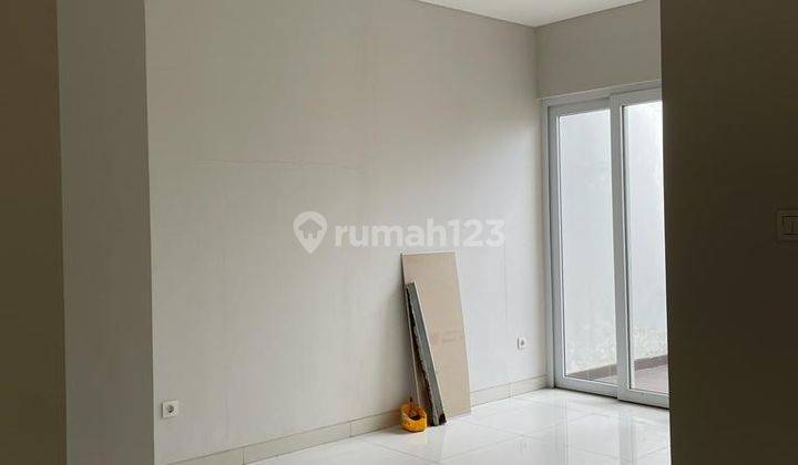 Rumah 3 lantai Bagus dengan Jalan Lebar 4