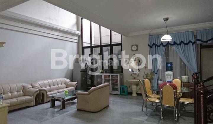 RUMAH MEWAH DI CENTRAL PARK REGENCY MULYOSARI 2 1/2 LANTAI 2