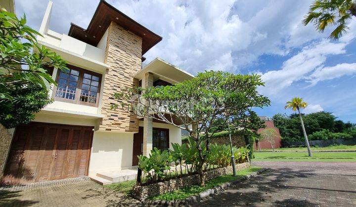 3 Floor Villa Jimbaran Area Close to Various Tourist Attractions 2