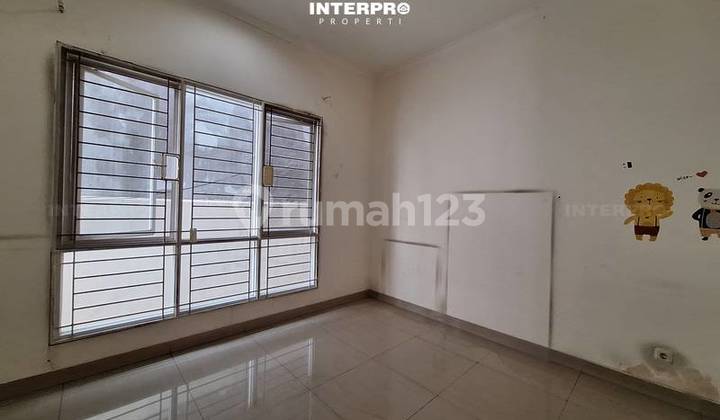 Rumah Disewakan Taman Kedoya Baru Depan Taman SHM - LT 200M2 2