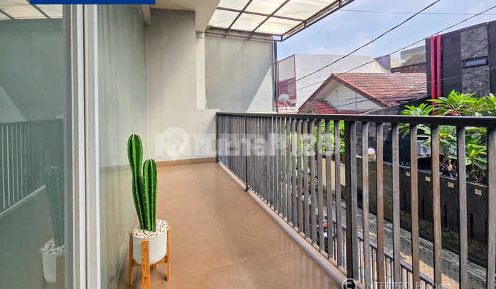 Rumah Dijual Taman Meruya Ilir 3 Lantai - LT 141M2 SHM 2