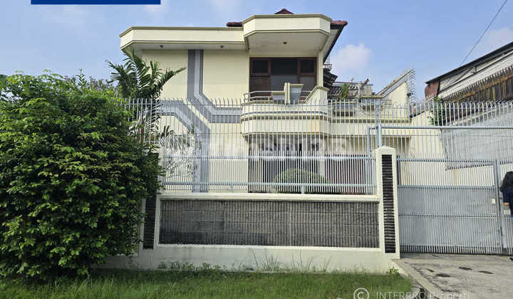 Rumah Dijual Lokasi Strategis - LT 520m2 SHM