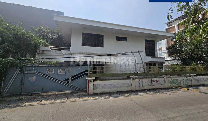 Rumah Hook Dijual Hitung Tanah Taman Ratu Lt 340m2 Jalan Lebar 1