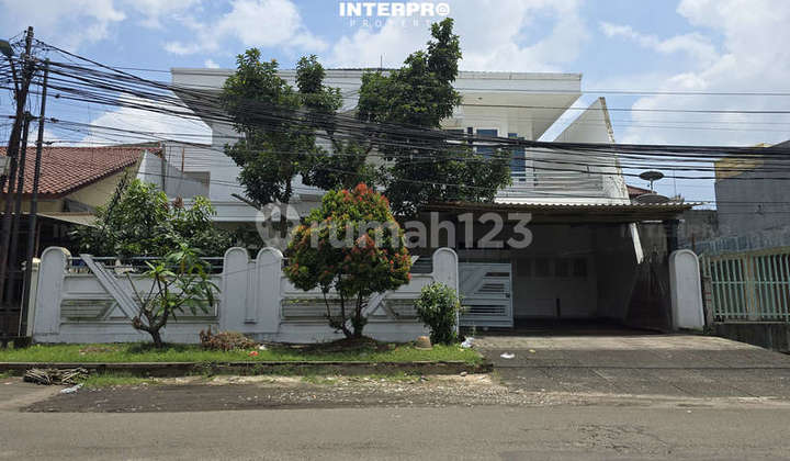 Rumah 2 Lantai Dijual Duri Kepa Hadap Selatan SHM - LT 400M2
