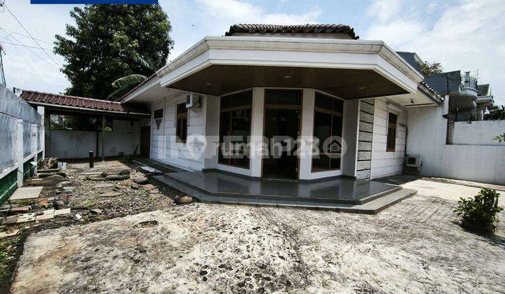 Rumah Hook Dijual Taman Kedoya Baru - LT 288m2 Bersih Terawat 1