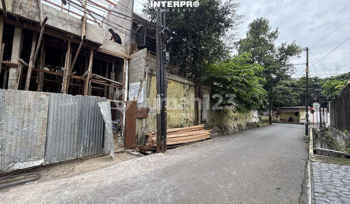 Rumah Brand New Dijual Siap Huni 3 Lantai Tomang SHM - 60M2 2