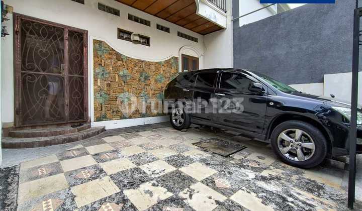 Rumah Dijual Taman Kedoya Baru Semi Furnished - LT 90m2 2