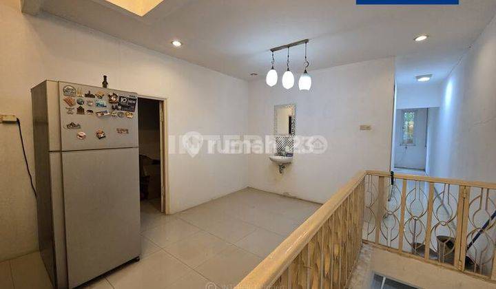 Rumah Dijual 2,5 Lantai Taman Ratu Lt 74m2 Cocok Bangun Ulang 2