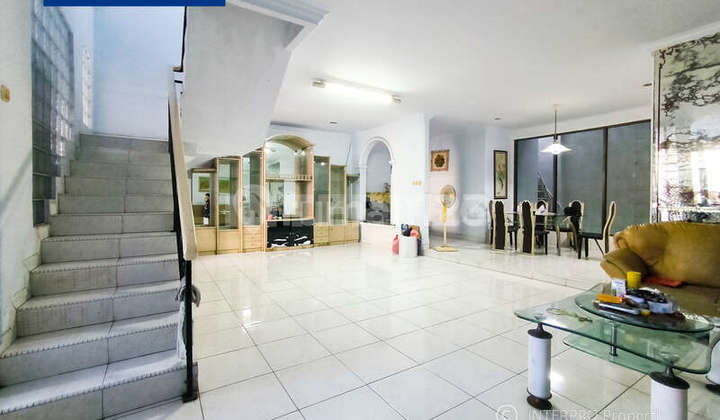 Rumah Dijual Taman Ratu Siap Huni - LT 200m2 Lokasi Strategis Rumah Dijual Taman Ratu Siap Huni - LT 200m2 Lokasi Strategis