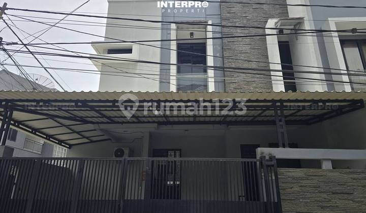 Rumah Hook Siap Huni 2,5 Lantai Dijual Taman Ratu - LT 99M2 Rumah Hook Siap Huni 2,5 Lantai Dijual Taman Ratu - LT 99M2