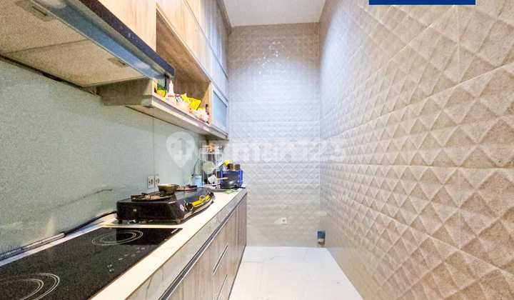 Rumah Dijual Taman Ratu Siap Huni 2,5 Lantai - LT 100m2 SHM 2