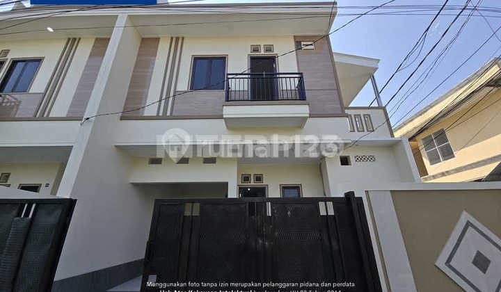 Rumah Hook Brand New Dijual Di Duri Kepa - Luas Tanah 102m2 1