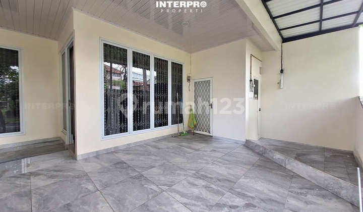 Ready-to-Occupy House for Sale in Taman Meruya Ilir, Facing Park - Land Size 120M2 2