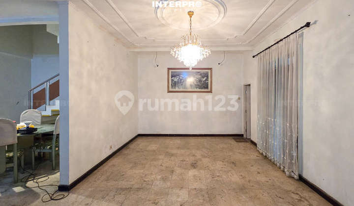 Rumah 2 Lantai Dijual Di Green Garden Hadap Timur SHM - 200m2 2