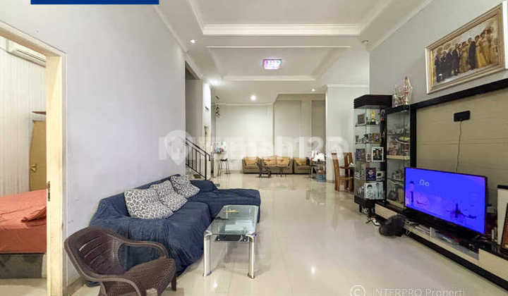 Rumah Dijual 2,5 Lantai Lokasi Strategis - LT 221m2 2