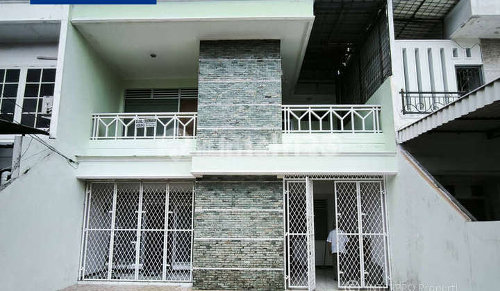 Rumah Dijual Taman Ratu - LT 200m2 Kemanan 24 Jam