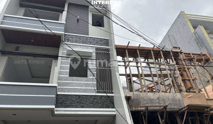 Rumah Brand New 3 Lantai Dijual Tomang Hadap Barat Laut - 90M2 2