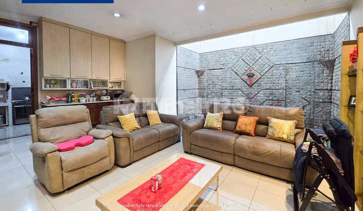 Rumah 2 Lantai Dijual Cluster Puri Indah Hadap Selatan – 200m2 Rumah 2 Lantai Dijual Cluster Puri Indah Hadap Selatan – 200m2