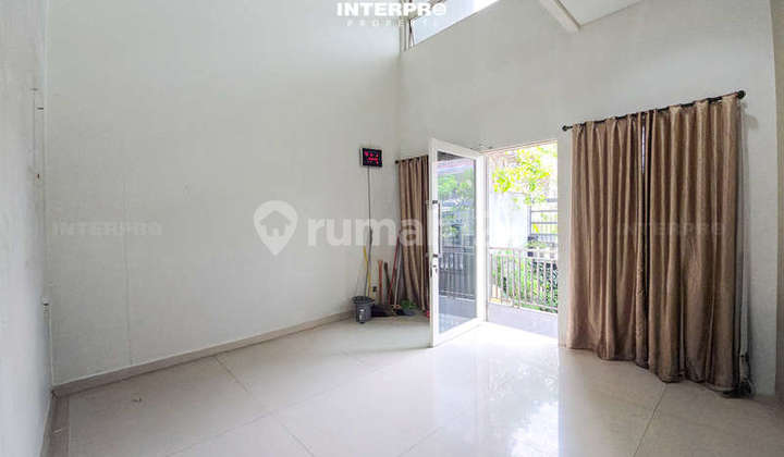 Rumah 2 Lantai Dijual Taman Ratu Hadap Timur SHM - 200M2 2