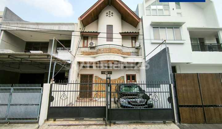 Rumah Dijual Taman Kedoya Baru Semi Furnished - LT 90m2