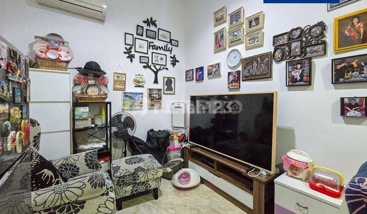 ruang keluarga rumah dijual 2 lantai full